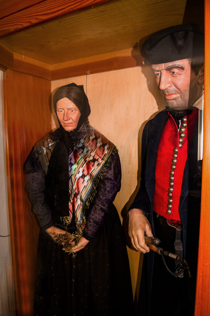 Tracht Mann und Frau - Ausstellung Museum Gussenstadt